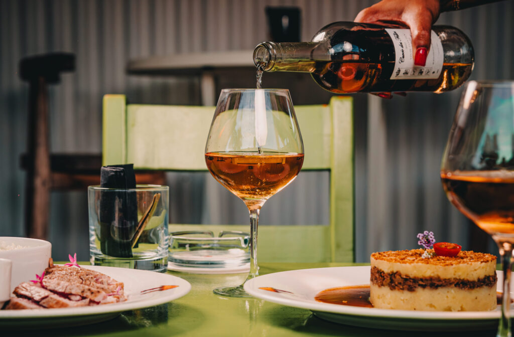 Le Baba Bistro Martinique, Cuisine créole et traditionnelle - Restaurant situé au coeur de Chateauboeuf à Fort-de-France, pour vos déjeuner d'affaires, dîner en famille ou entre amis.